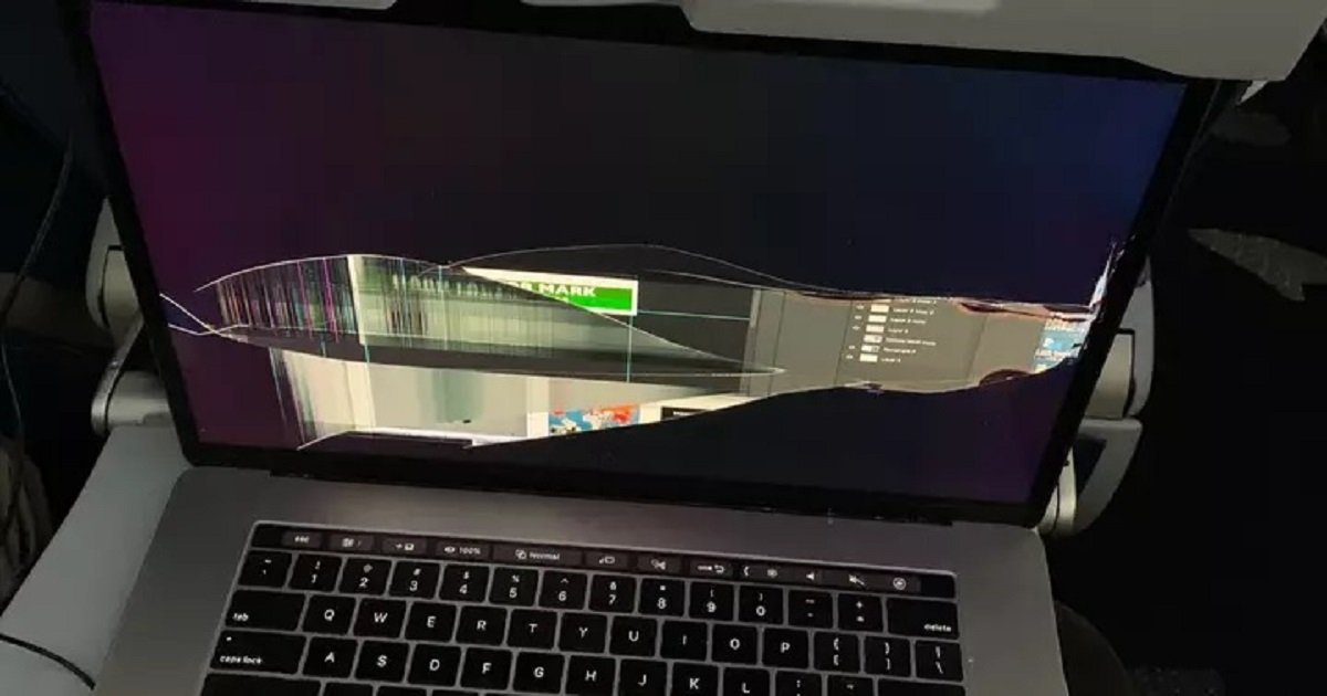 l3.jpg?resize=412,275 - Delta Passenger's MacBook Screen Damaged As The Person In Front Reclined The Seat