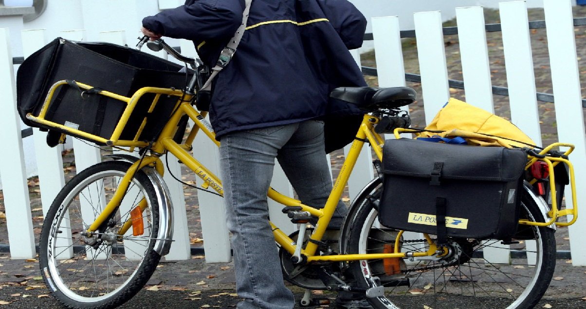 la poste.jpg?resize=412,275 - Pourquoi les facteurs continuent à travailler alors que la France est confinée ?