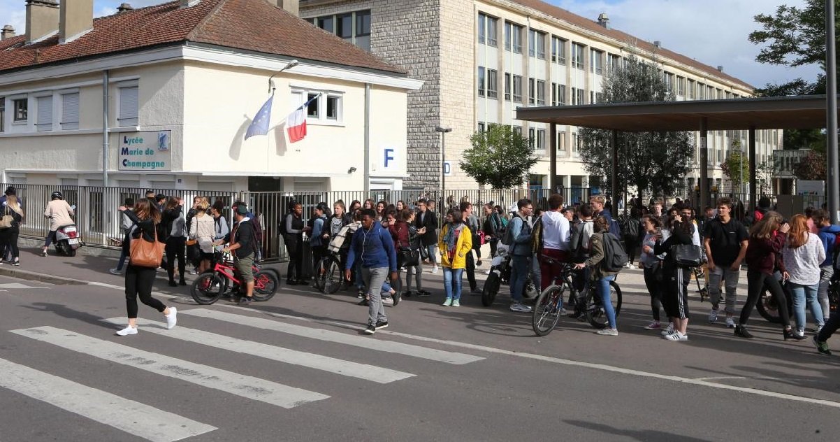 lycee.jpg?resize=412,275 - MDR: Des lycéens fous de joie en apprenant la fermetures des établissements scolaires