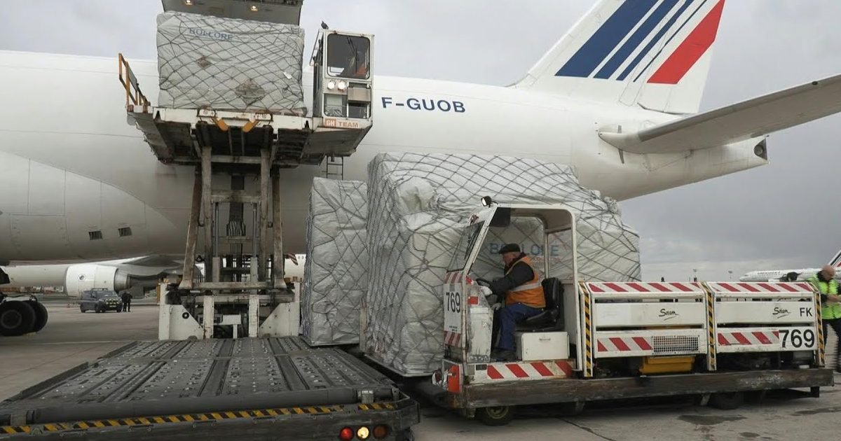 maxresdefault 1 2 e1585590929706.jpg?resize=1200,630 - Covid-19 : Un avion transportant 5,5 millions de masques fabriqués en Chine a atterri à Roissy