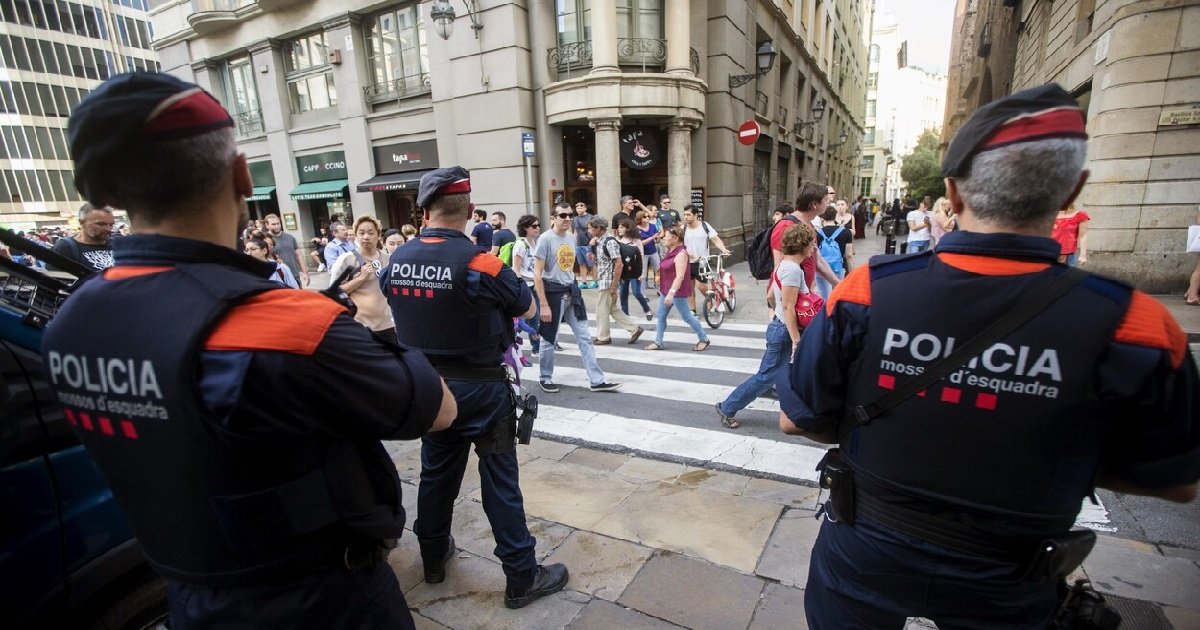 police espagne.jpg?resize=412,275 - Alerte Info: en Espagne, un homme de 37 ans est mort à cause du coronavirus