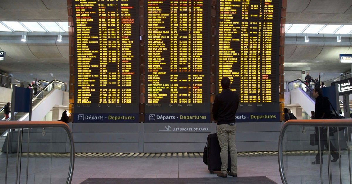 roissy cdg.jpg?resize=412,275 - Les Américains en vacances à Paris paniquent de ne plus pouvoir rentrer chez eux donc le prix de billets s'envole