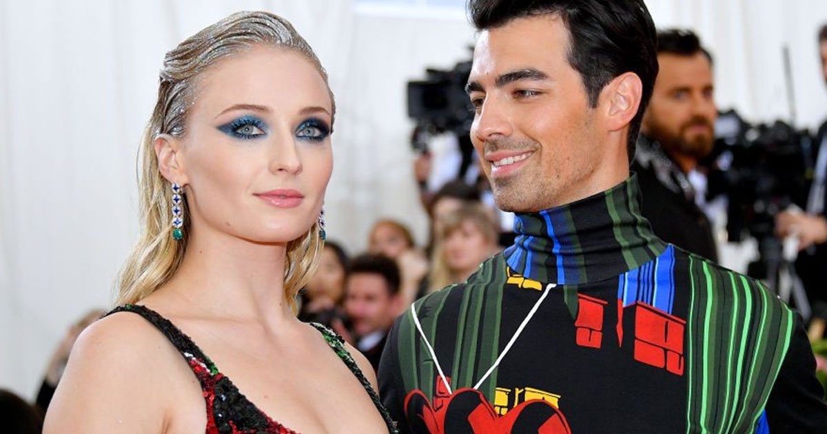 sophie turner revealed she was not a fan of joe jonas band before she met him.jpg?resize=412,275 - Sophie Turner Revealed She Was Not A Fan Of Joe Jonas’ Band Before She Met Him