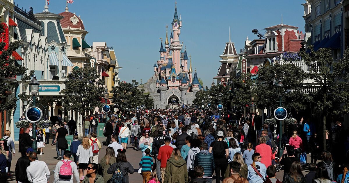 sputnik france e1583768371194.jpg?resize=1200,630 - Coronavirus : Un employé de Disneyland Paris testé positif