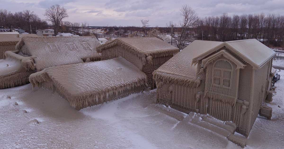twitter.jpg?resize=412,232 - Cauchemar hivernal : Un village recouvert d'une épaisse couche de glace