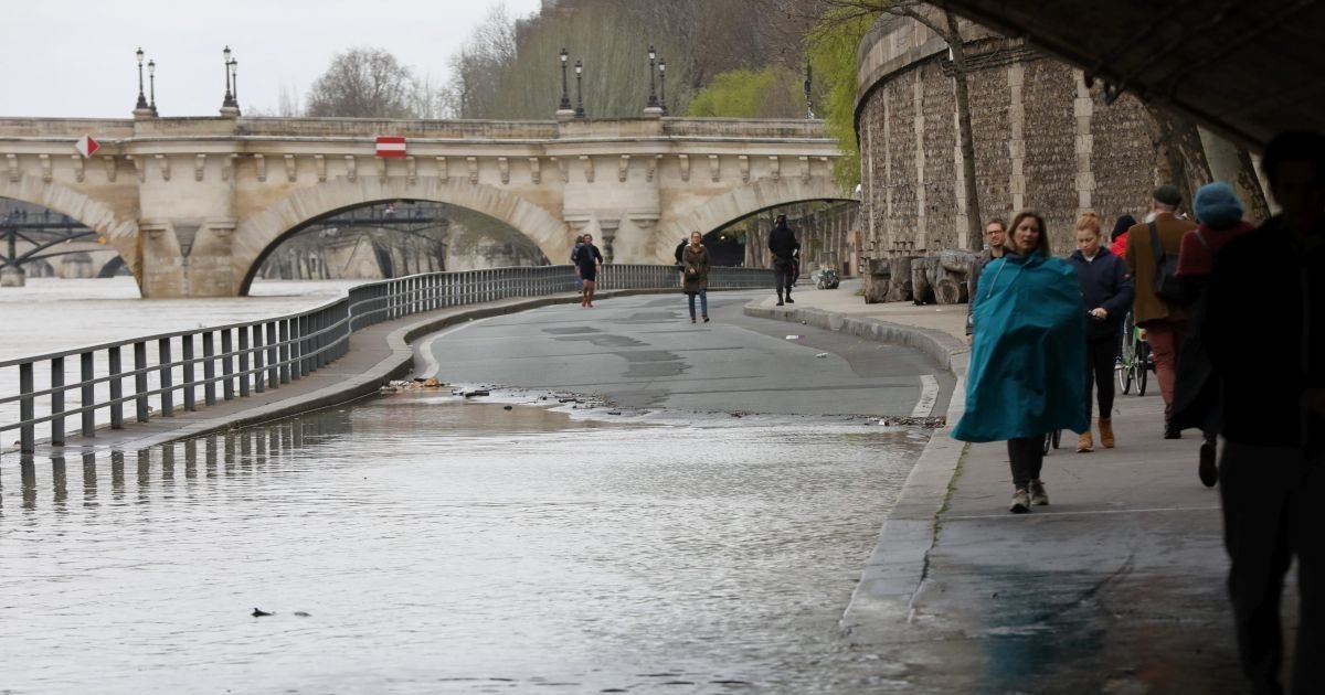 vonjour1 1.jpg?resize=412,275 - Photos : les spectaculaires images de la crue de la Seine à Paris