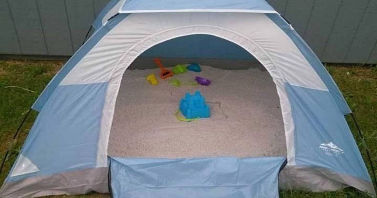 1 124.jpg?resize=1200,630 - Savvy Parents Made Sandpit Tent At Home So Their Children Could Enjoy Playing At Beach While In Lockdown