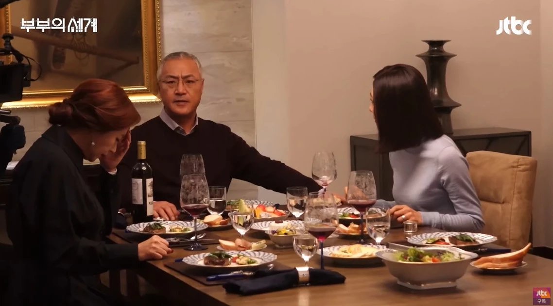 시청자 벌벌 떨게 만들었던 '부부의 세계' 식탁씬...실제 촬영 현장 분위기가 공개됐다 (영상) - Newsnack
