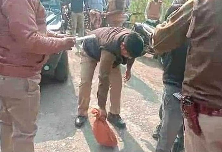 Decapitó a su esposa y camino con su cabeza en las calles de la India