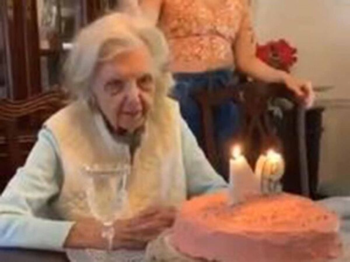 Abuelita pide macabro deseo de cumpleaños y ya es viral (vídeo)