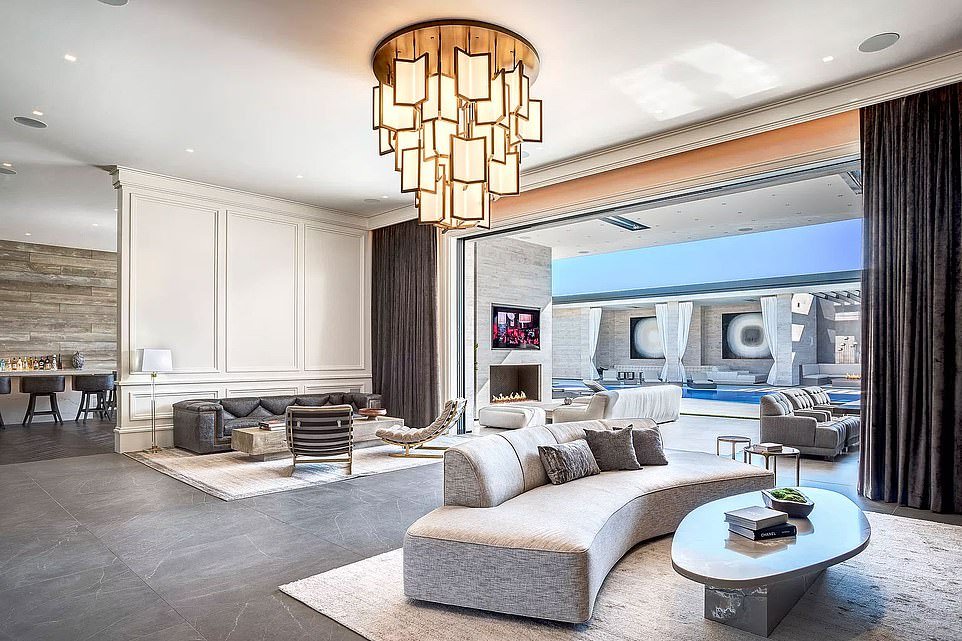 Capsules Pictures Like Kylie Jenners Living Room