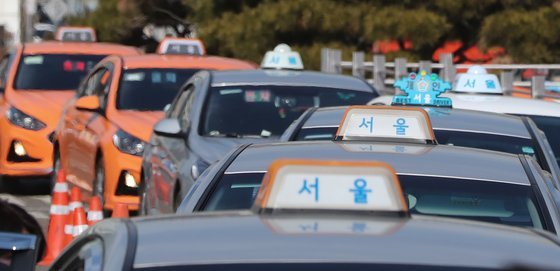 취재일기] 1% 여성 택시기사를 응원하는 이유 - 중앙일보