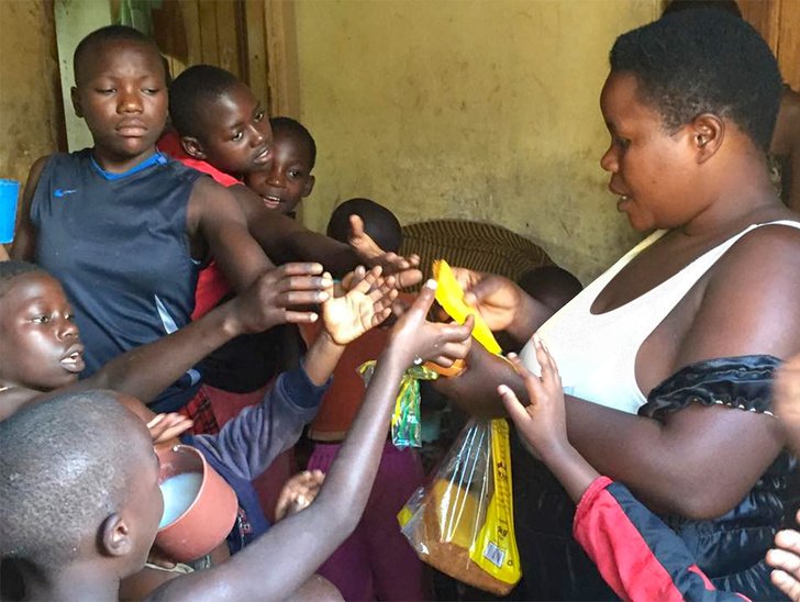 Esta mujer de Uganda dio a luz a 44 niños y nos describe cómo es su