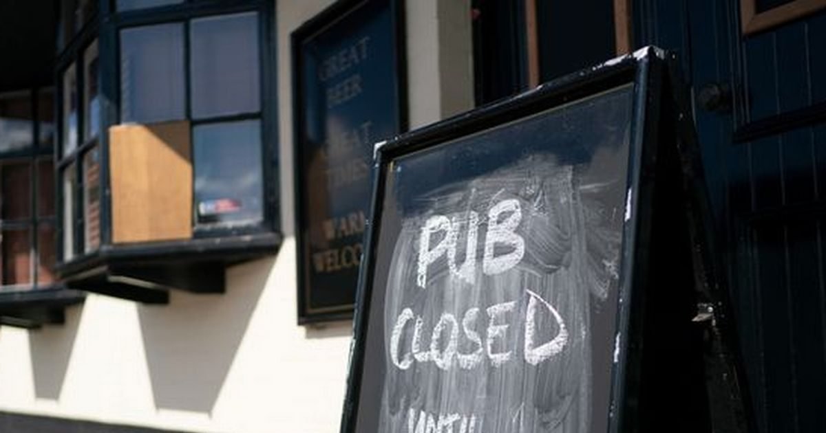 2 british pubs shutting at a rate of 18 a week e1586970494433.jpg?resize=1200,630 - Grande-Bretagne : Avec le confinement et la fermeture des bars, des millions de litres de bière sont menacés