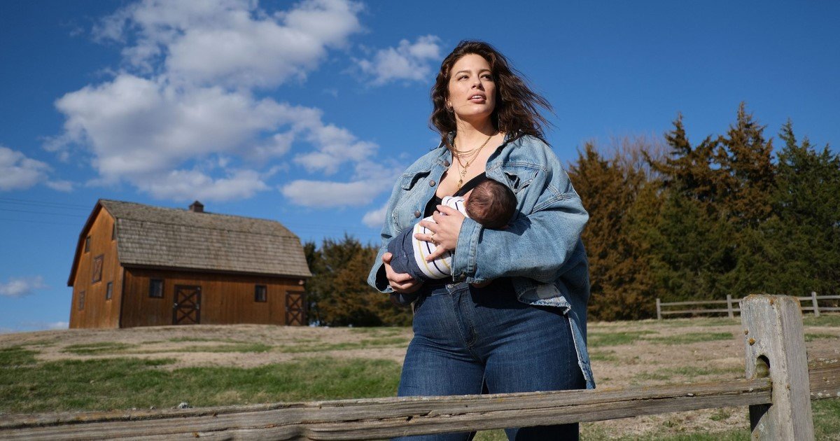 4 75.jpg?resize=1200,630 - Ashley Graham Captured Breastfeeding Her Son Isaac In A Photo For Vogue