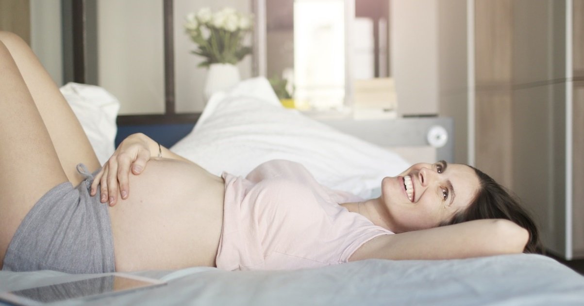 bebe 1.jpeg?resize=1200,630 - Découvrez ces 14 magnifiques photos qui illustrent l'avant et l'après grossesse...