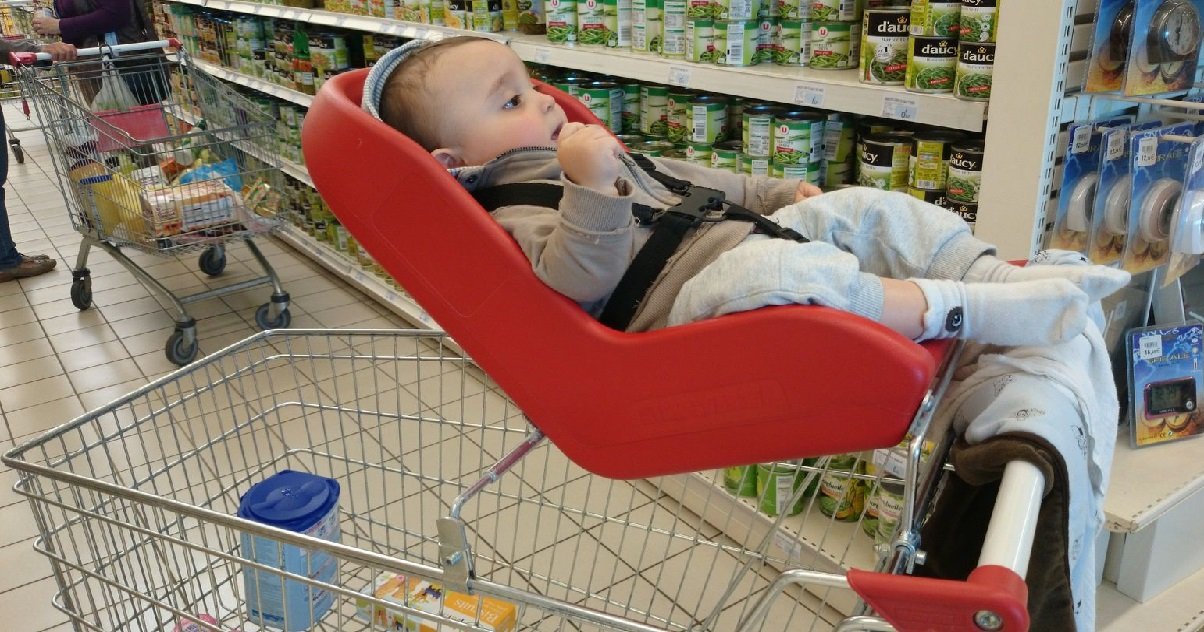 caddie.jpg?resize=1200,630 - Angers: Une femme s'est vue refuser d'entrer dans un supermarché parce qu'elle était avec son enfant...