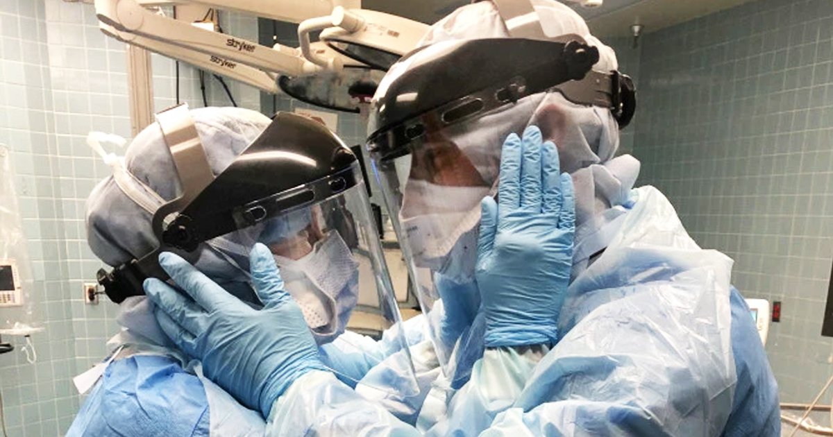 dgdsgsdg.jpg?resize=412,232 - Married Nurse Couple Seen Embracing Each Other In Protective Gear While Fighting Coronavirus