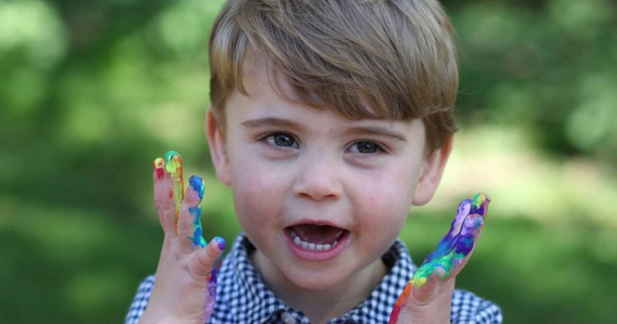 ec8db8eb84ac 53.jpg?resize=412,275 - Look At The Adorable Prince Louis And His Adorable Rainbow Message To The NHS!