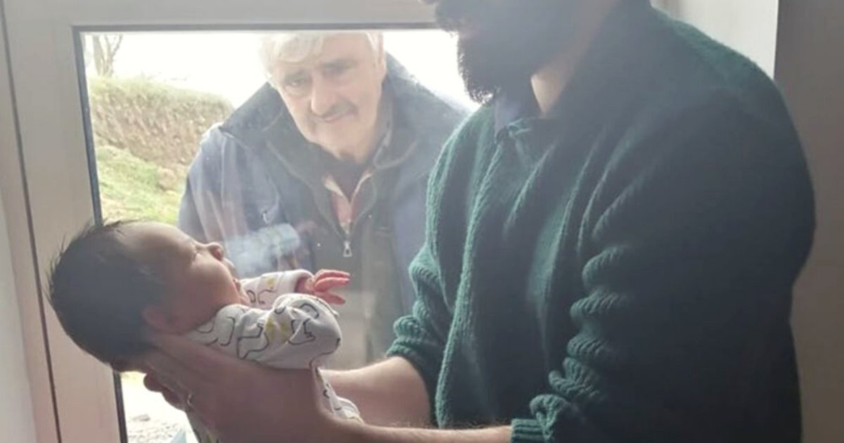 grandpa2.png?resize=1200,630 - Heartbreaking Moment Grandfather Meets First Grandchild Through A Window Amid Coronavirus Social Distancing