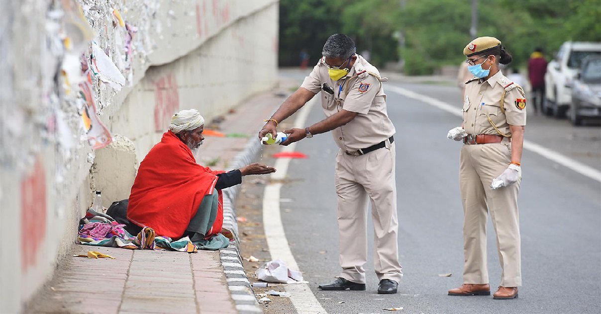 inde.jpg?resize=412,275 - Inde: la police a donné une drôle de punition à des touristes qui n'ont pas respecté le confinement