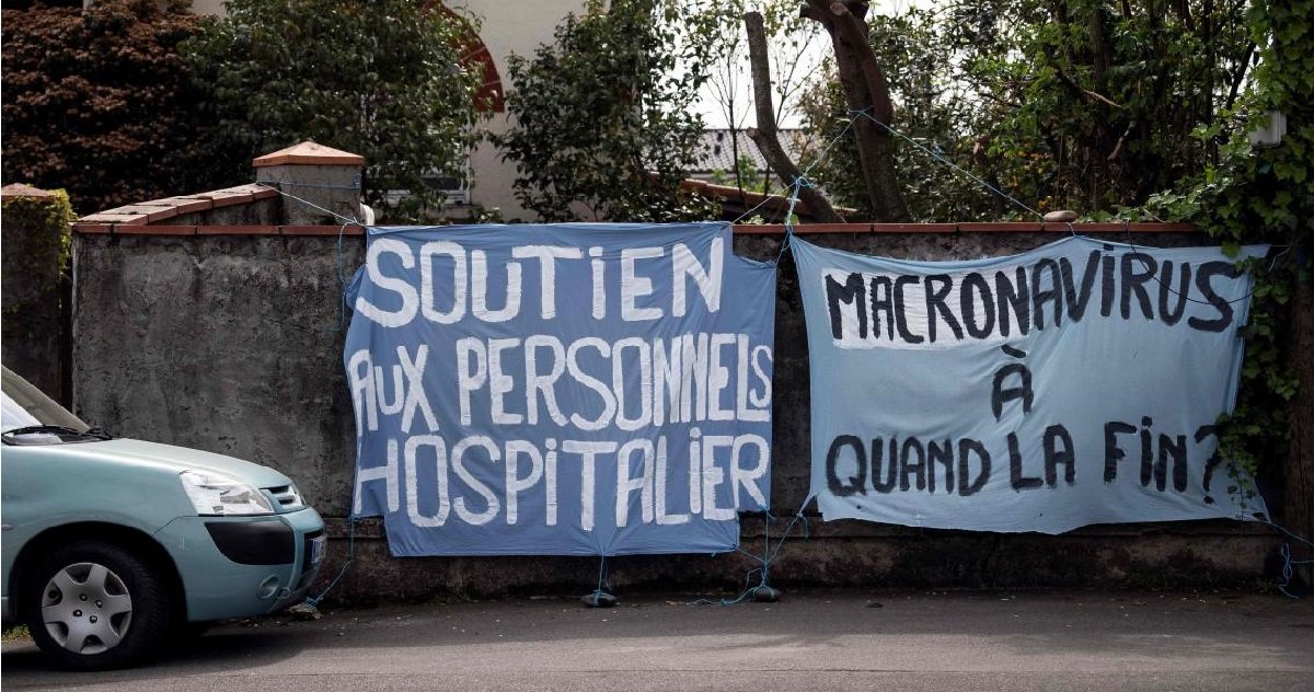 macronavirus.jpg?resize=412,275 - À cause de sa banderole "Macronavirus à quand la fin ?" elle finit en garde à vue !