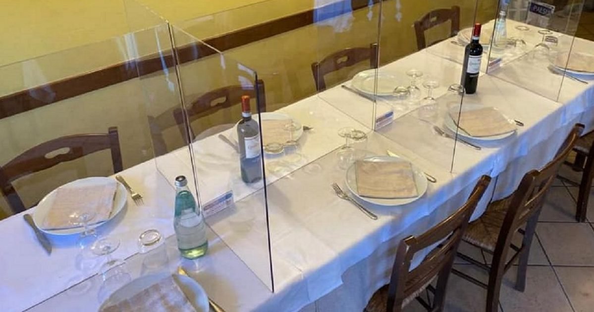 nng 1 e1587049167325.jpg?resize=1200,630 - Coronavirus: des tables de restaurant avec des parois en plexiglas?