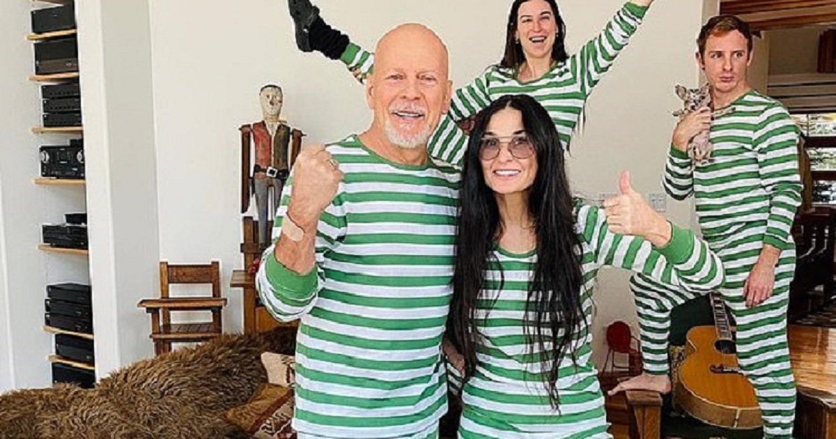 p3 4.jpg?resize=412,232 - Demi Moore And Bruce Willis Wore Matching Pajamas For A Family Photoshoot During Self-Isolation