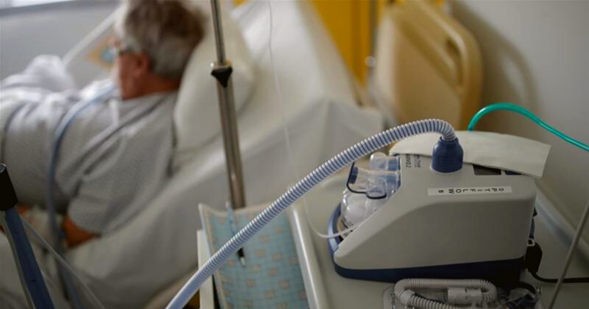 patients5.png?resize=412,275 - Doctor Vowed ‘No Coronavirus Patient Will Die Alone In Hospital, We Will Be Holding Their Hands’