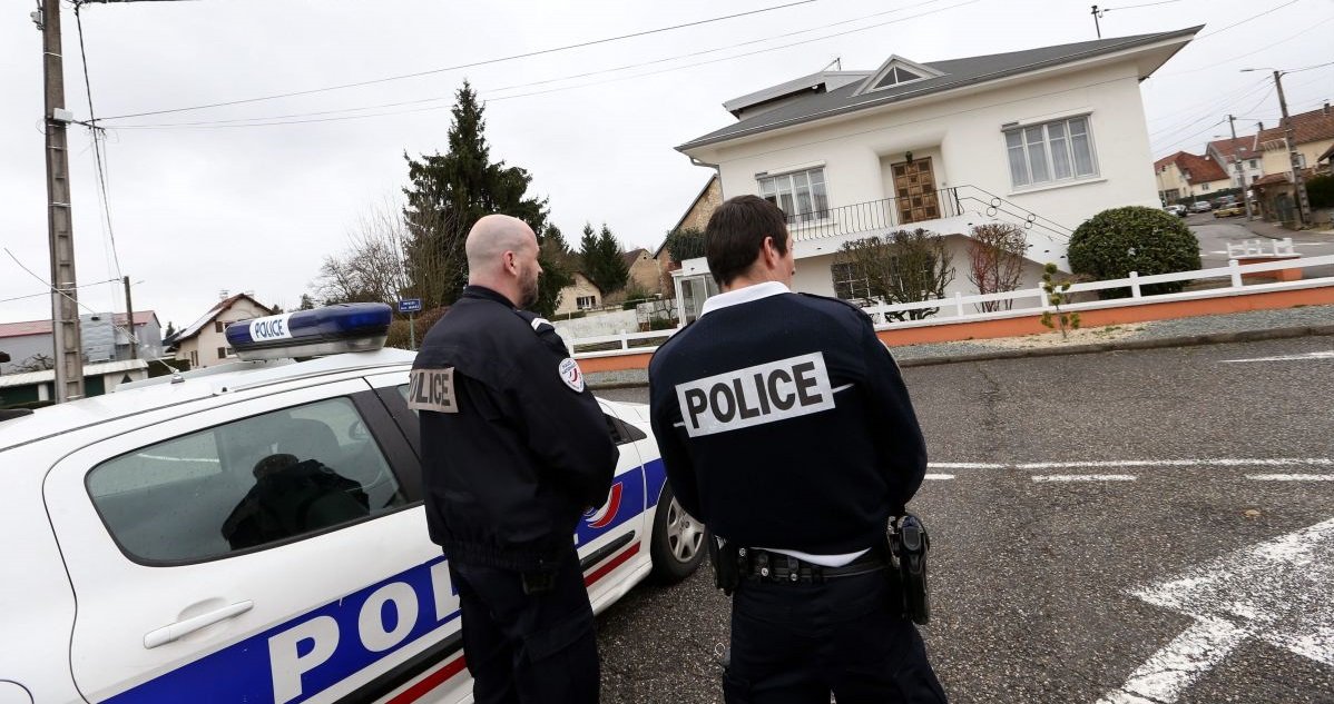 police 5.jpg?resize=412,275 - Epinay-sous-Sénart: un homme a assassiné sa mère de sang froid avec un couteau