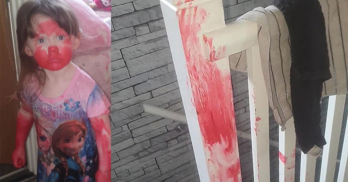 toddler covered herself and the whole house with red lipstick she had stolen from her mothers bedroom.jpg?resize=1200,630 - Toddler Painted Herself And The Whole House With Red Lipstick She Had Took From Her Mom’s Bedroom