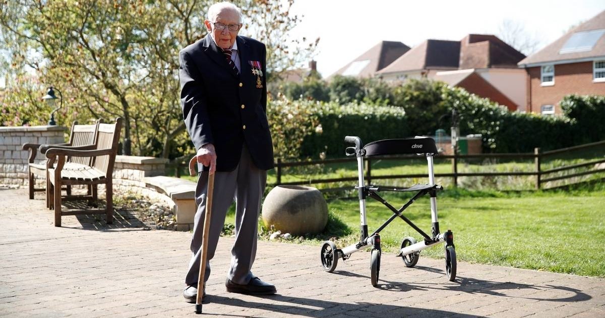 tom moore.jpg?resize=412,275 - Héros: un homme de 99 ans a collecté 23 millions d'euros pour le personnel soignant !