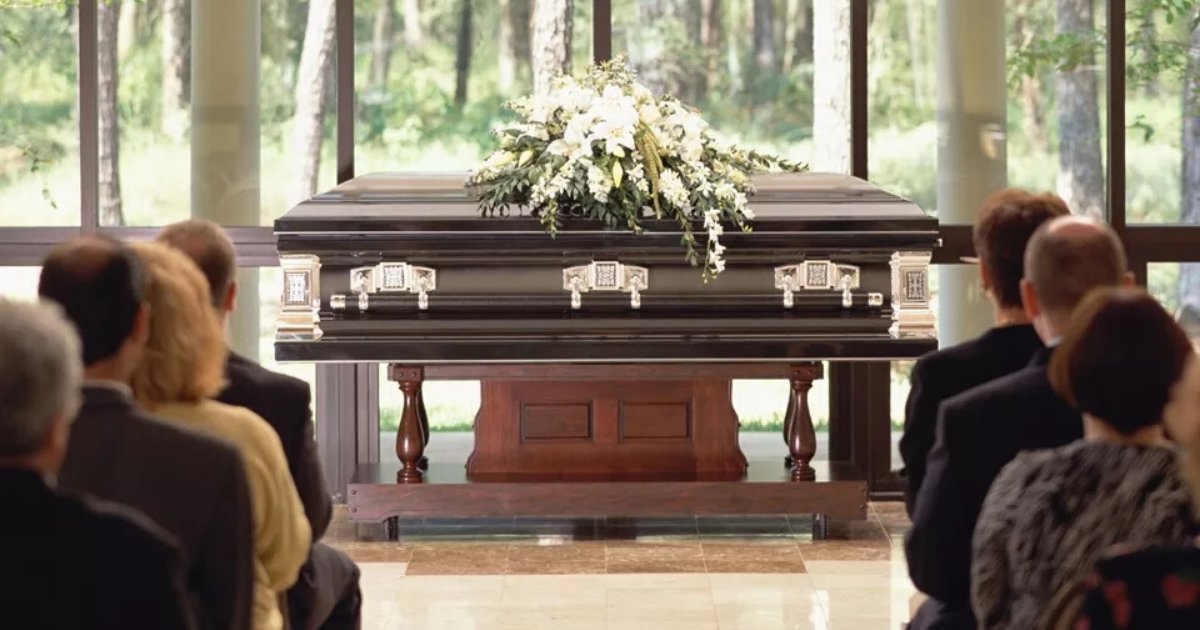 untitled design 25 2.png?resize=412,275 - Six People Died From COVID-19 After Attending A Funeral During Which They Presumably Contracted Coronavirus
