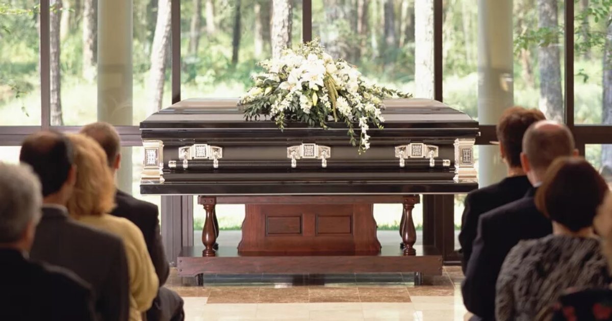 untitled design 50.png?resize=412,275 - Family Heartbroken After Police Officers Stormed The Church During Funeral Service