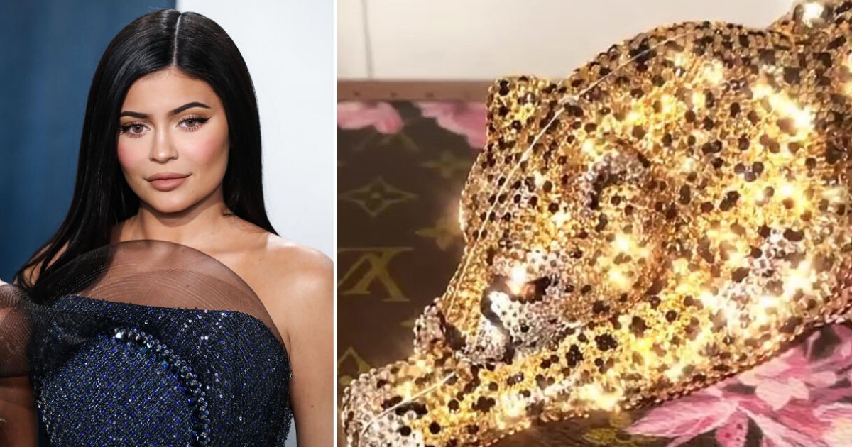 2 25.png?resize=1200,630 - Kim, Khloé Kardashian Receive $5.5K Crystal Cheetah Clutches From Billionaire Kylie Jenner As Mother’s Day Gifts