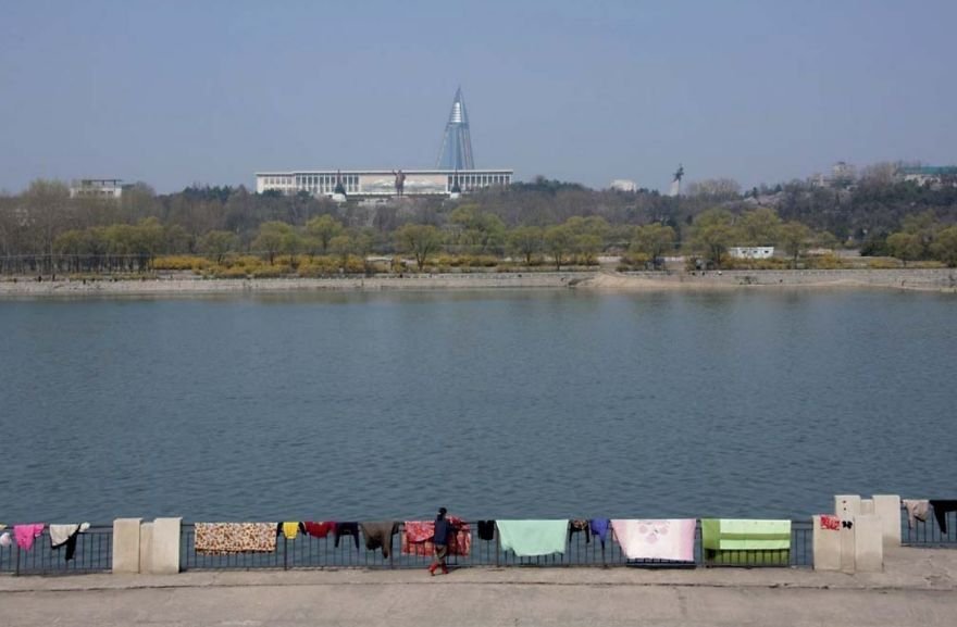 smuggled-out-photos-north-korea-eric-laf