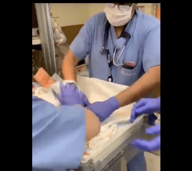 Video: médico deja caer a bebé recién nacida – Noticieros Televisa