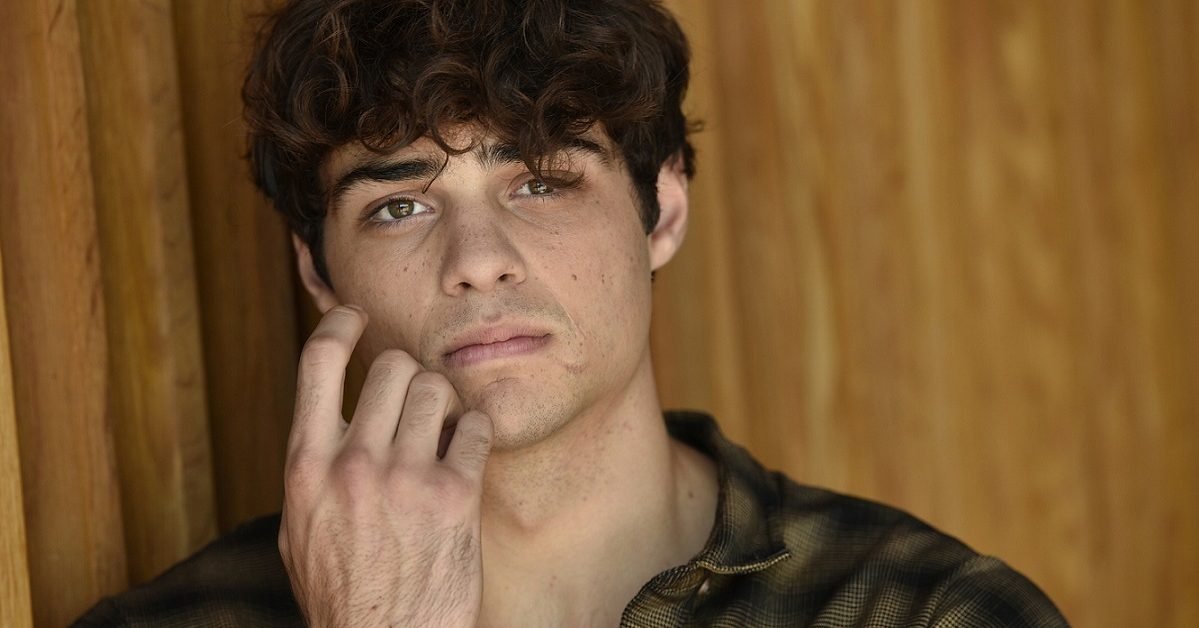 ap news e1588685150352.jpg?resize=412,232 - Noah Centineo est totalement métamorphosé, ses fans ne le reconnaissent plus