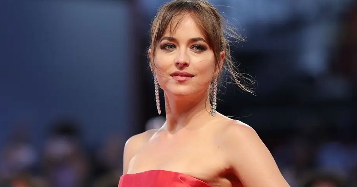 dakota johnson called her struggle with mental health beautiful.jpg?resize=412,275 - Dakota Johnson Called Her Struggle With Mental Health 'Beautiful'