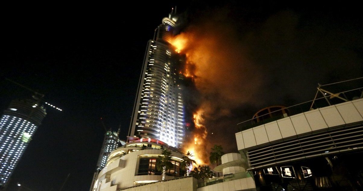 dubai.jpg?resize=412,275 - Aux Émirats arabes unis, une tour de 45 étages a été ravagée par les flammes