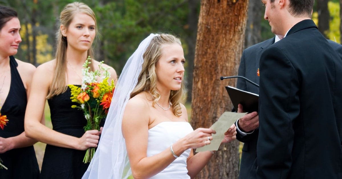 hhsdf.jpg?fit=1024%2C538&ssl=1&strip=all - Wife Reads Affair Texts at Wedding Instead Of Her Vows