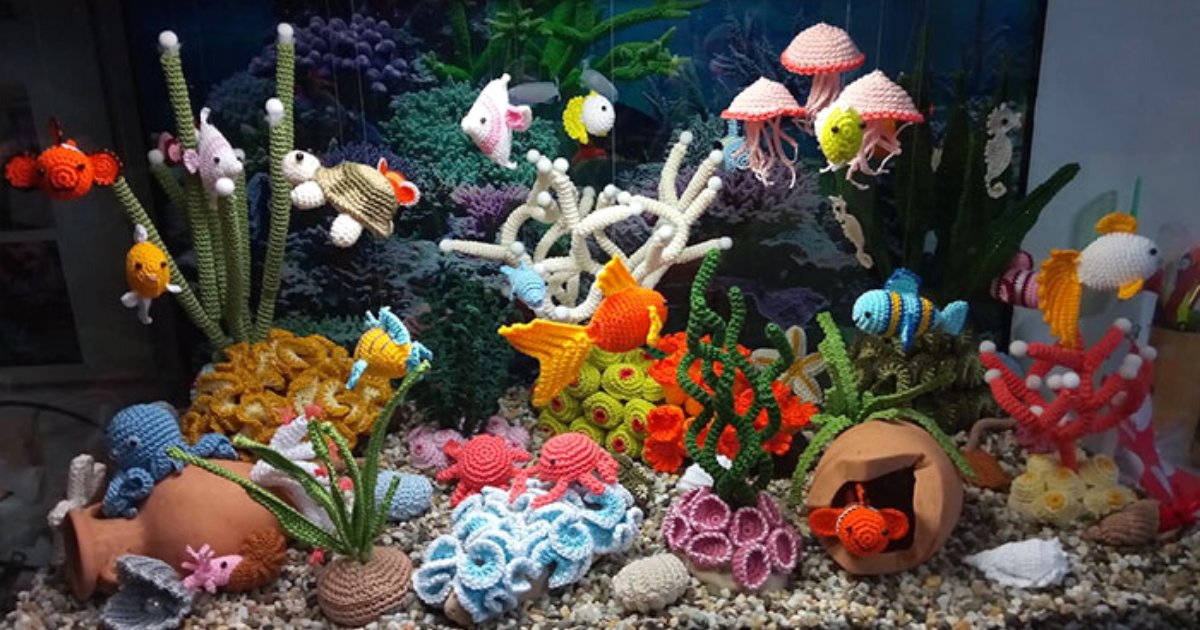 linda8.png?resize=412,275 - Woman Created A Beautiful, Colorful Aquarium Made Out Of Yarn
