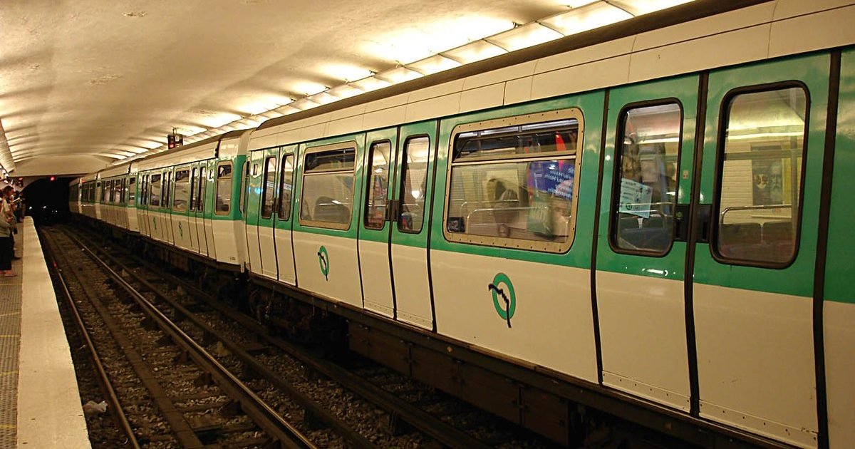 metro paris deconfinement e1589180752433.jpg?resize=1200,630 - Déconfinement: les premiers métros étaient bondés à Paris!