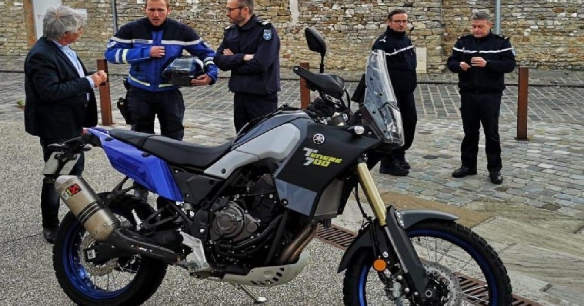 moto.jpg?resize=1200,630 - Yvelines: Pourquoi le maire de Guitrancourt a offert une motocross aux gendarmes ?