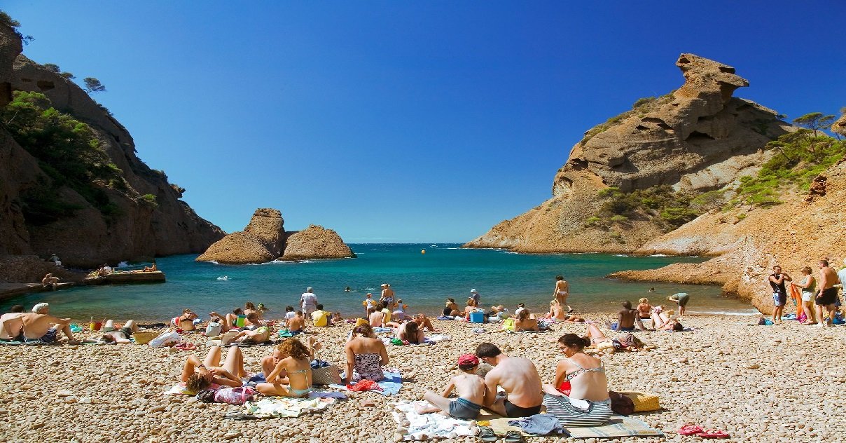 plage 1.jpg?resize=1200,630 - Selon un sondage, 60% des Français souhaitent toujours partir en vacances d'été