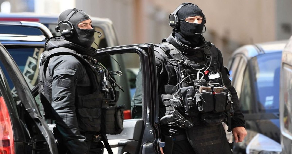 police 11.jpg?resize=1200,630 - Limoges: des policiers se sont trompés d'appartement lors d'une interpellation !