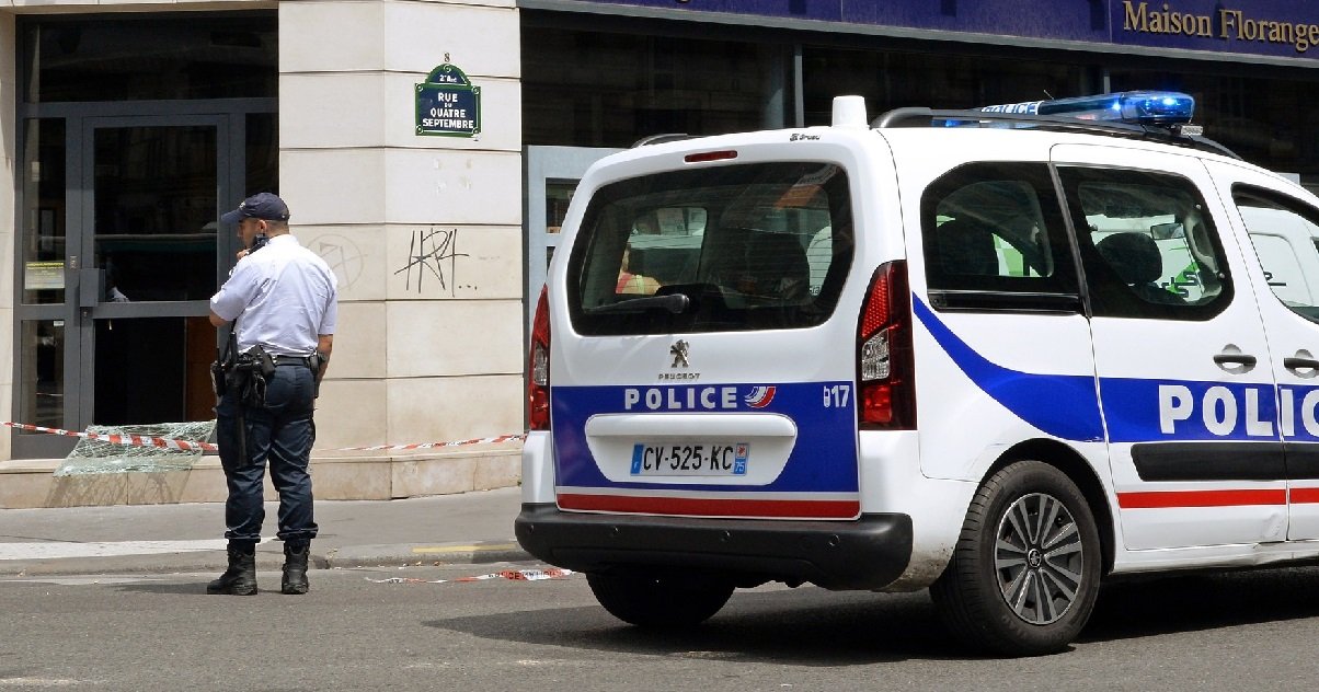 police 3 1.jpg?resize=1200,630 - Un homme d'affaires s'est fait braquer chez lui à Paris par trois malfaiteurs
