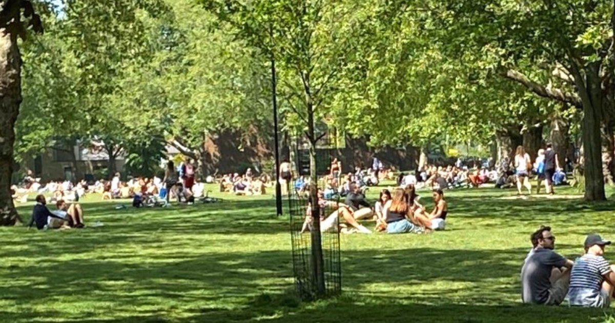 police6.png?resize=412,232 - Police Said They Are 'Fighting A Losing Battle' After People Rush To Parks To Enjoy Warm Sunshine