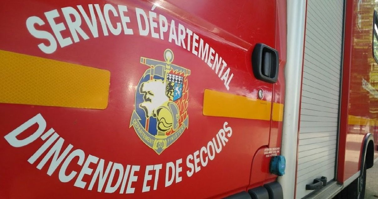 pompiers 1.jpg?resize=412,232 - Dans le Finistère, un homme est mort dans l'incendie de son bateau...