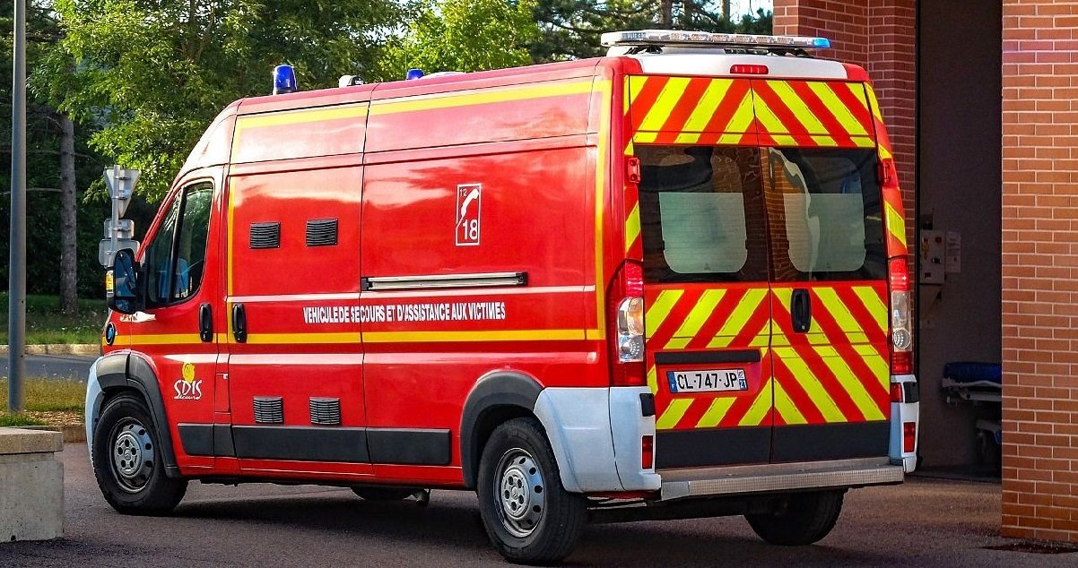 pompiers.jpg?resize=412,275 - Nantes: un jeune homme a sauté du troisième étage d'un immeuble pour échapper à son père !